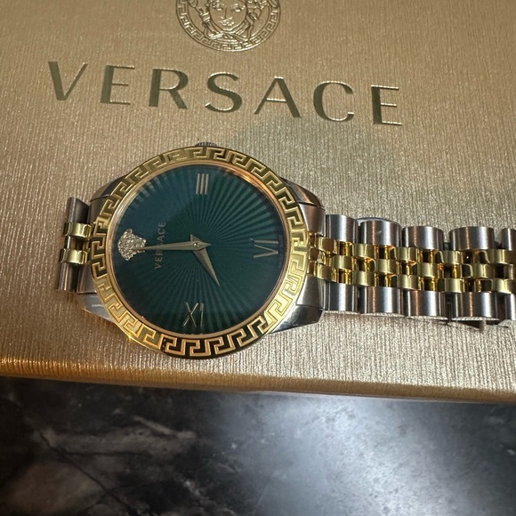 Women Genuine Versace watch - Picture 4 of 8